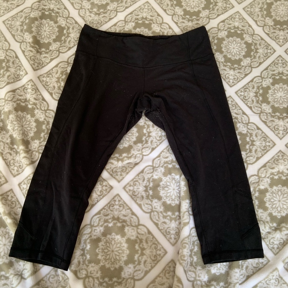 black cropped lululemon leggings!